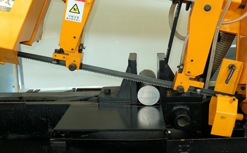 通山数控带锯床自动送料精度会出现偏差吗？